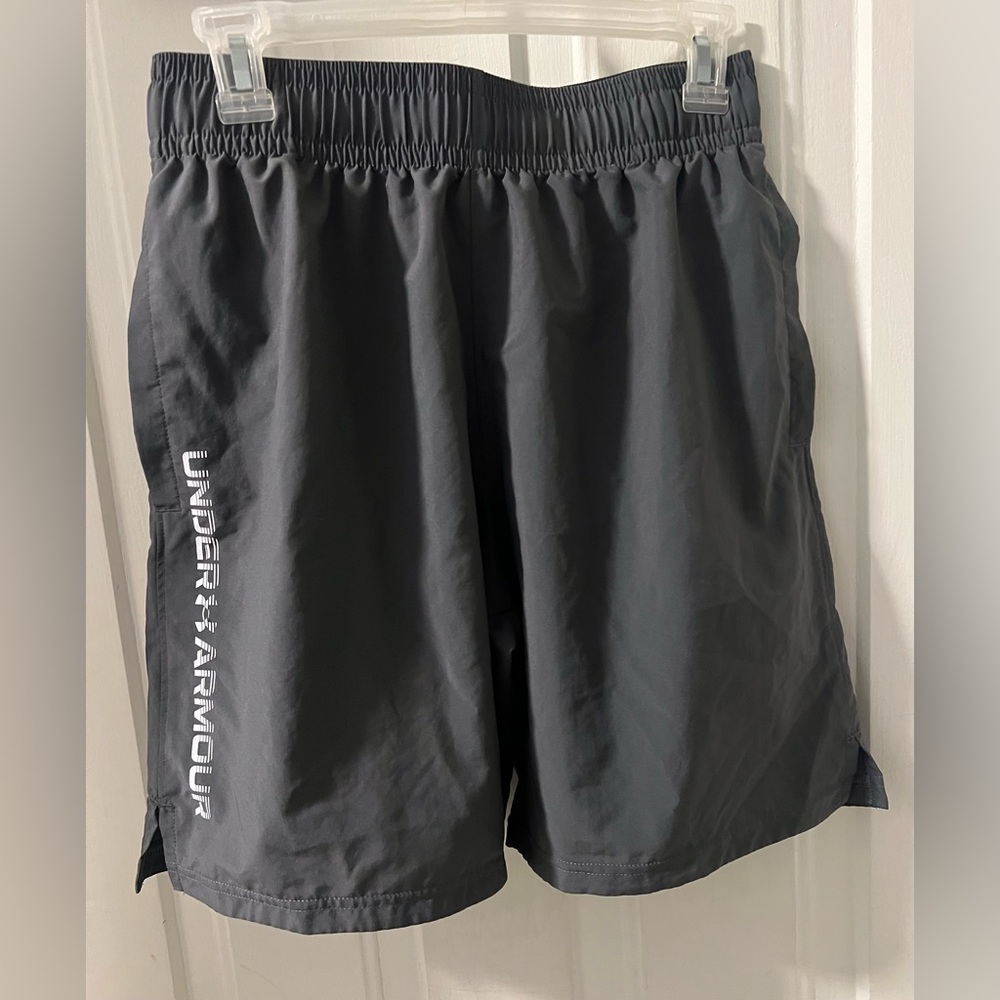 Under Armour Men's Dark Gray Shorts
